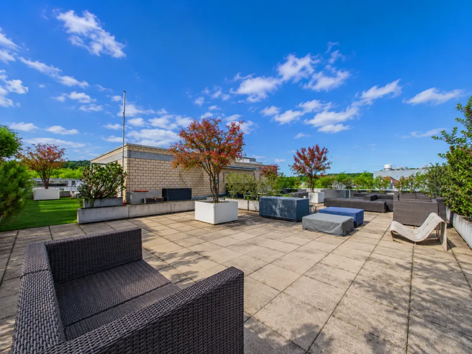 Showroom, Lager & Dachterrasse - erzielbare Bruttorendite bis 6 %