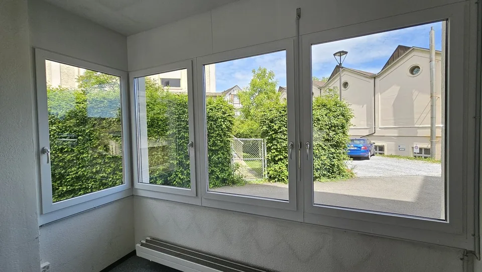 Office/Shop Space Central in Rüti ZH