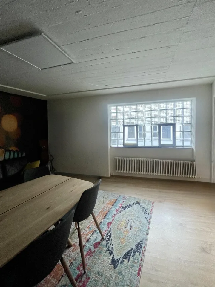 Bureau / atelier lumineux dans le district 3, faisant partie d'une communauté de bureaux créatifs