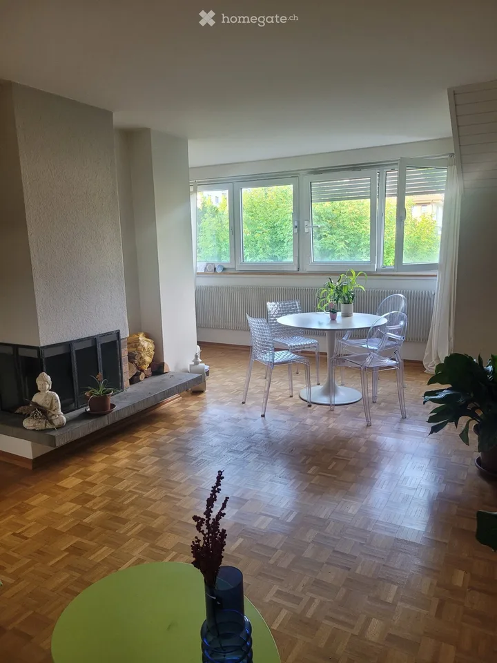 Appartement en mansarde ensoleillé avec cheminée à Mittelhäusern