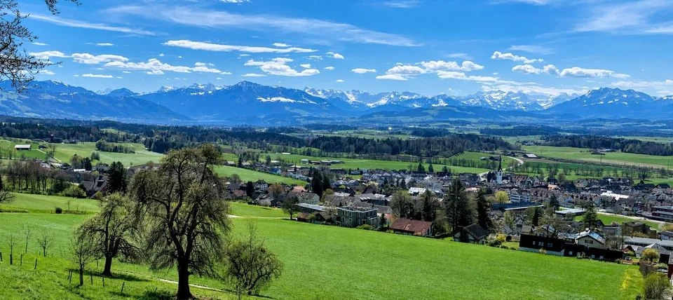 Riesige 90 m² Panorama-Terrasse, voll möbliert und Blick auf den Zu...