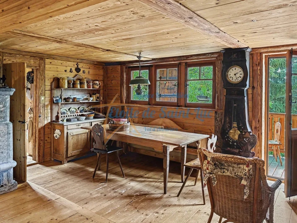 Superbe chalet et ses deux raccards