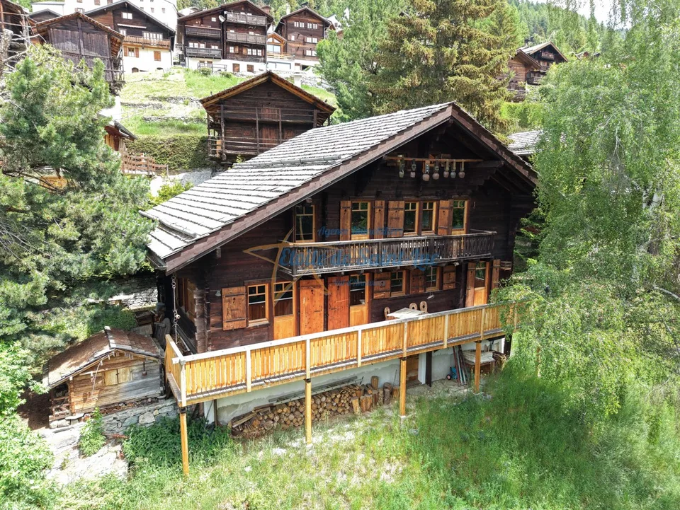 Superbe chalet et ses deux raccards