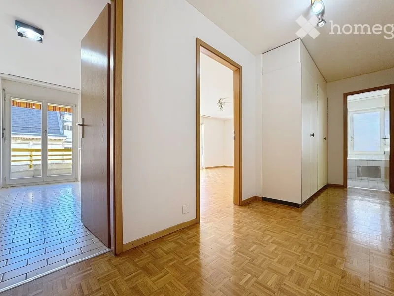 Grand appartement 3,5 pièces + balcon et terrasses, libre de suite