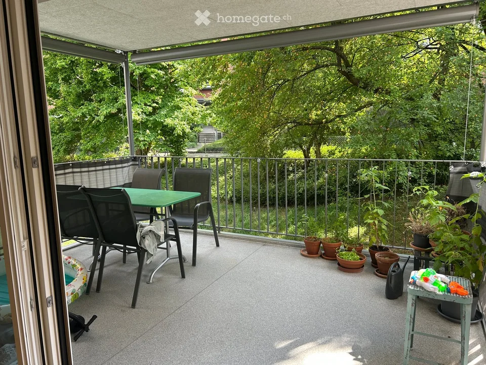 Charmant appartement 2.5 pièces avec balcon à Zürich-Wollishofen