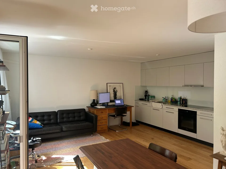 Charmant appartement 2.5 pièces avec balcon à Zürich-Wollishofen