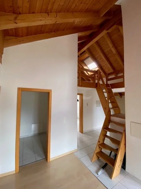 Charmante 3.5-Zimmer-Dachwohnung in Näfels – Wohnen mit Charakter und Bergblick