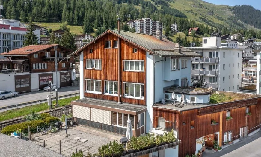 Saniertes MFH mit 11 Einheiten in Davos - zentrale Lage, kaufen