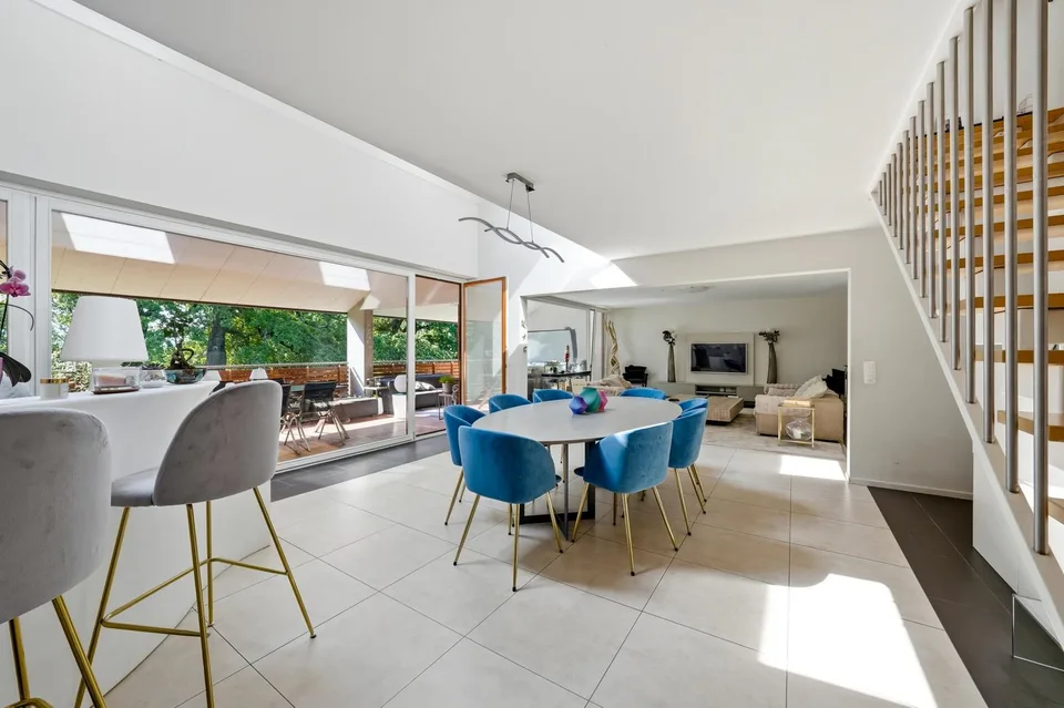 Beau duplex en attique de 5,5 pièces à Bursinel