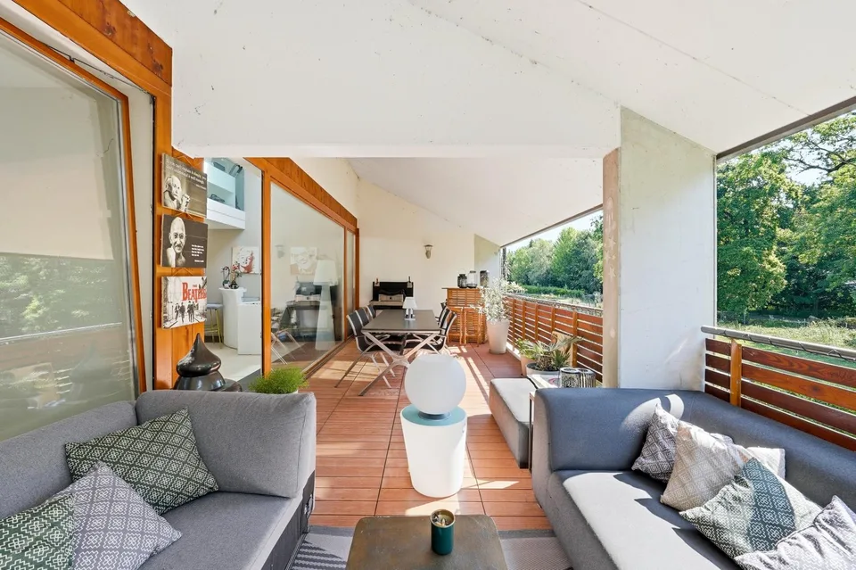 Beau duplex en attique de 5,5 pièces à Bursinel