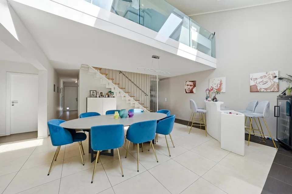 Beau duplex en attique de 5,5 pièces à Bursinel