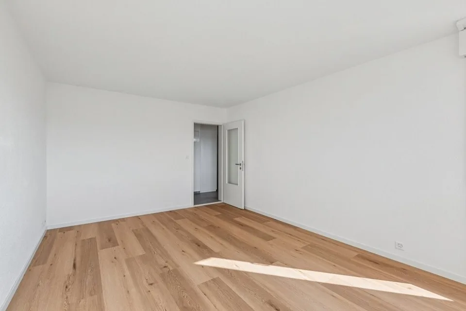 Bello appartamento di 3 locali ristrutturato con balcone e bella vista – foto 6 di 10