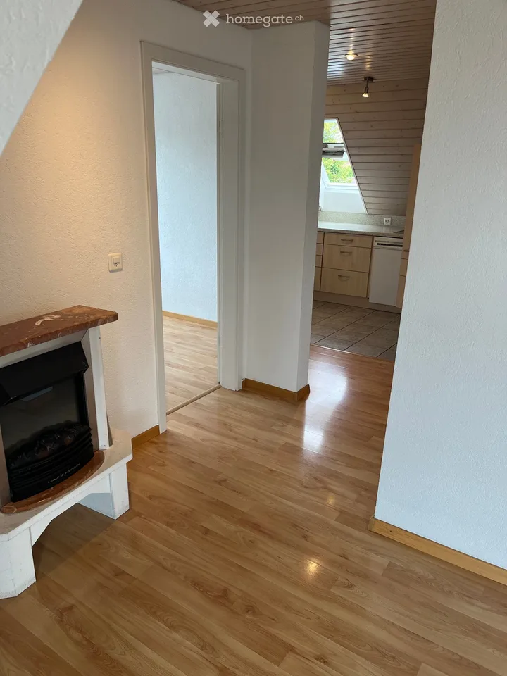 Charmante 2.5-Zimmer-Dachwohnung mit Balkon in Rapperswil SG     ( beim Sonnenhof )