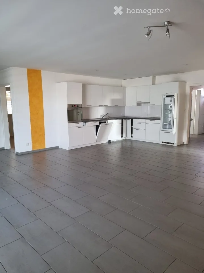 Grand appartement avec ascenseur et grand balcon