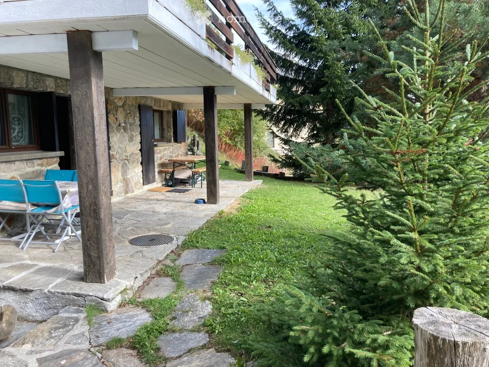 Zu vermieten in Cari, hübsches 2,5-Zimmer-Apartment mit Gartenausgang
