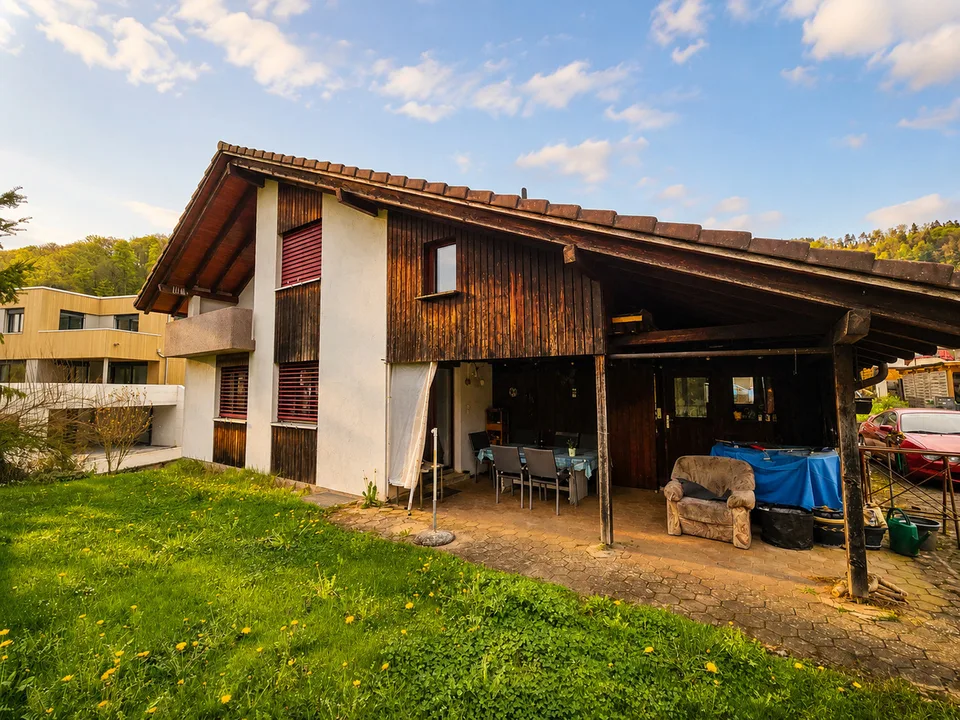 Casa unifamiliare indipendente con carport / ripostiglio annesso