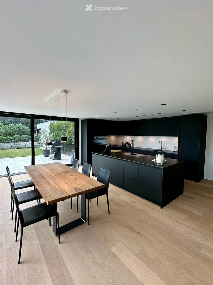 Spacious 4.5-room garden apartment in owner-occupier standard with terrace and far-reaching views
