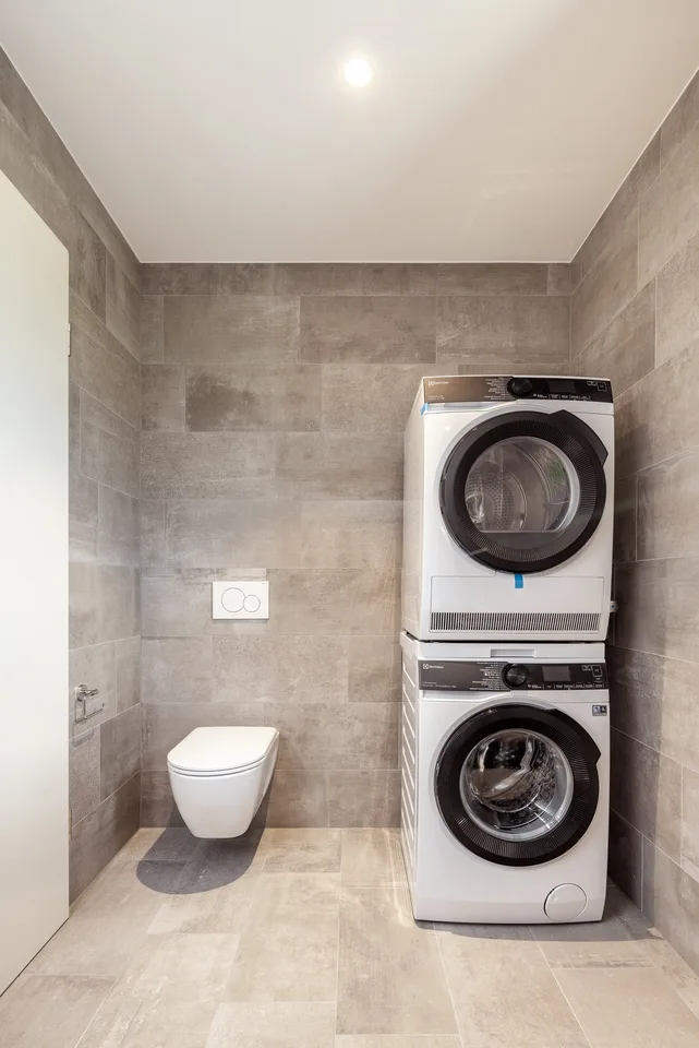 Appartement attique moderne et construit de manière durable de 4,5 pièces