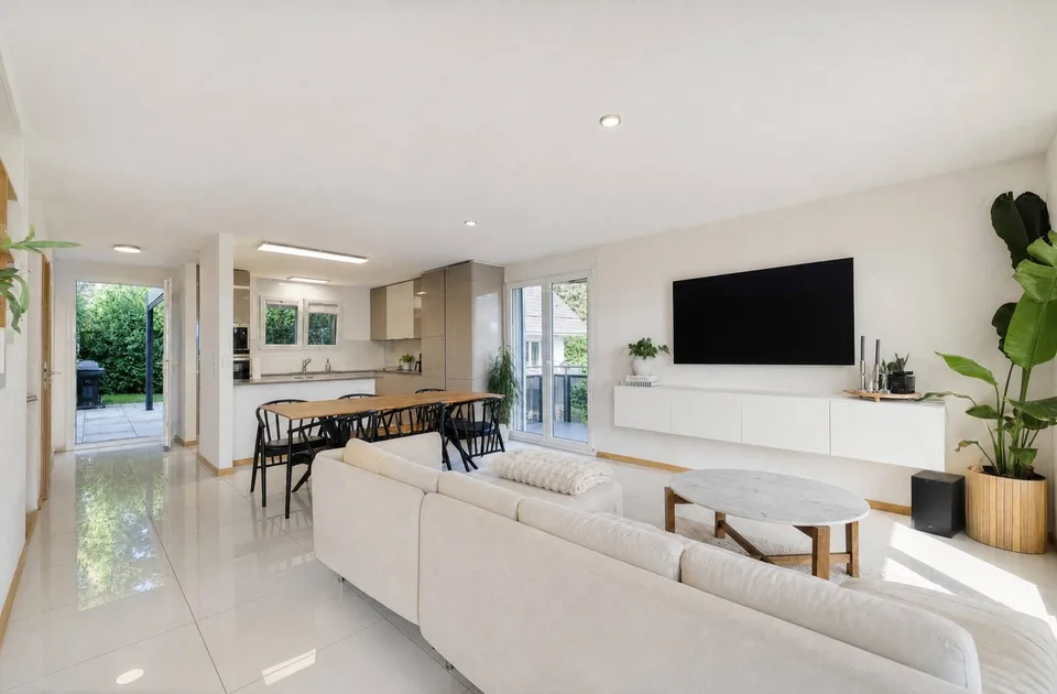 Villa mitoyenne de 5,5 pièces avec espace de jardin privatif de 200m2