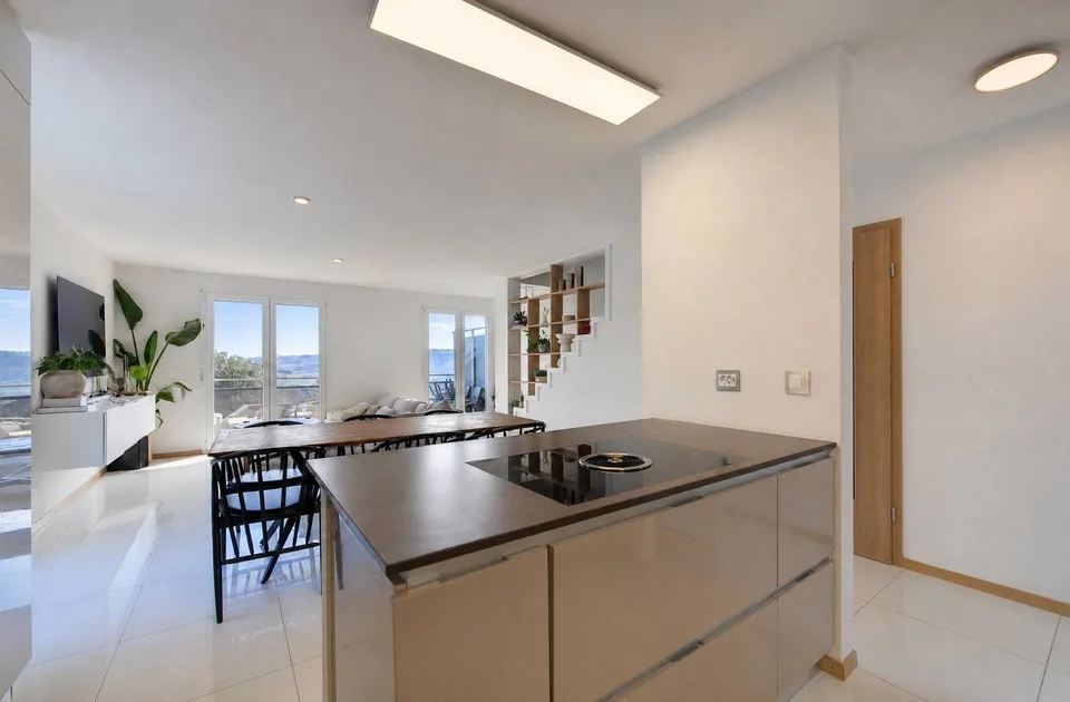 Semi-detached villa with 5.5 rooms and a 200m2 private garden space