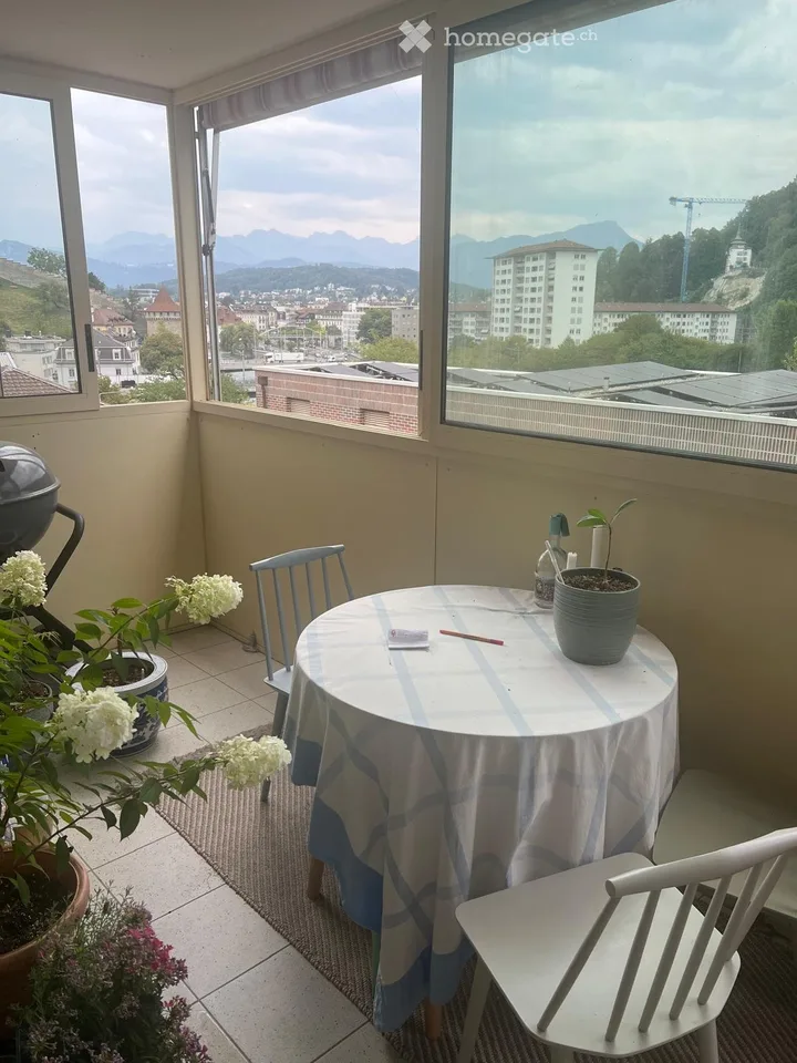 Charming 3.5-room apartment with balcony and view in Lucerne