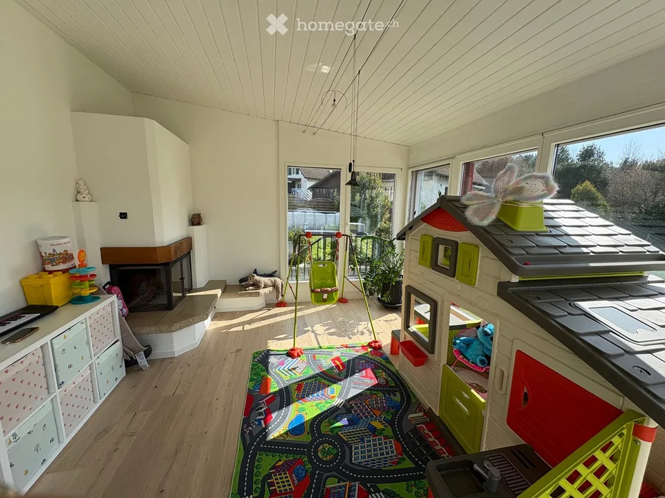 Maison mitoyenne rénovée de 5,5 pièces avec studio, jardin d'hiver et pompe à chaleur – photo 14 sur 17