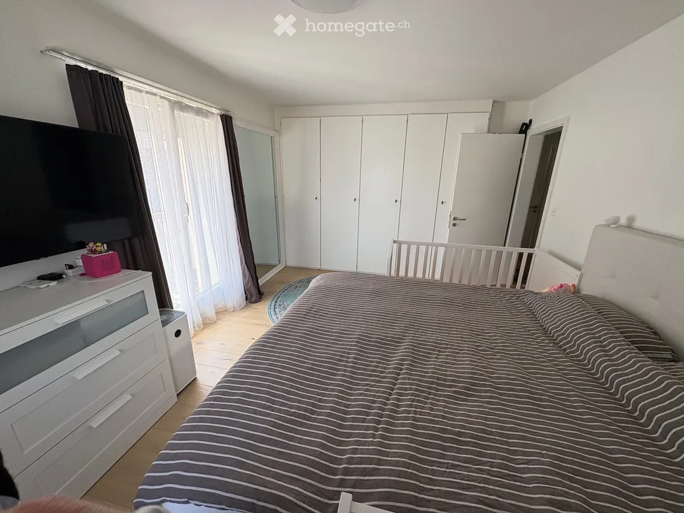 Maison mitoyenne rénovée de 5,5 pièces avec studio, jardin d'hiver et pompe à chaleur – photo 5 sur 17