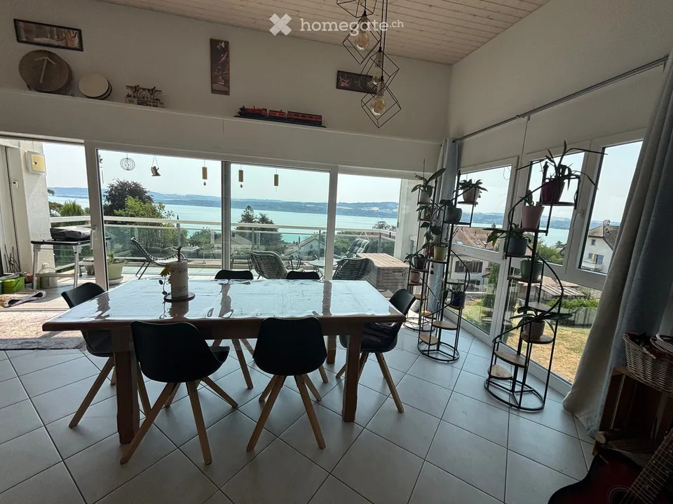 Appartement attique de 3.5 pièces avec vue sur le lac à Grandson