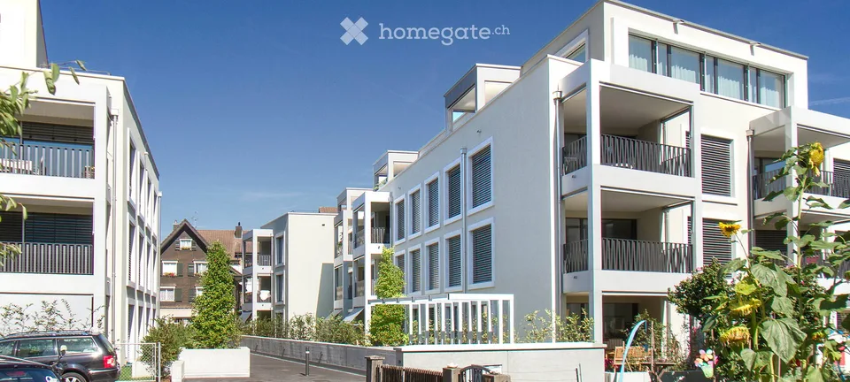 Exclusive 3.5-room apartment with high-quality finishes, large kitchen island, and 2 bathrooms