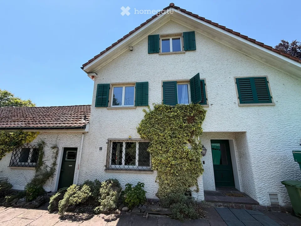 Spacious 7.5-room villa with a dreamy garden in Küsnacht ZH