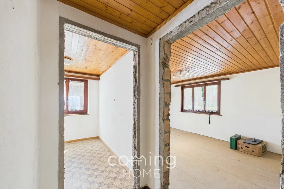 2.5-room apartment with an extra room and plenty of potential for customization in Saas-Balen