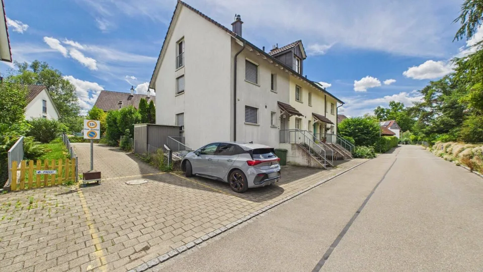 Casa angolare con 5,5 stanze in una posizione tranquilla