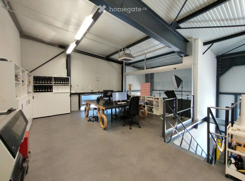 A louer - Local commercial 180 m2 sortie autoroute Sion - Disponible