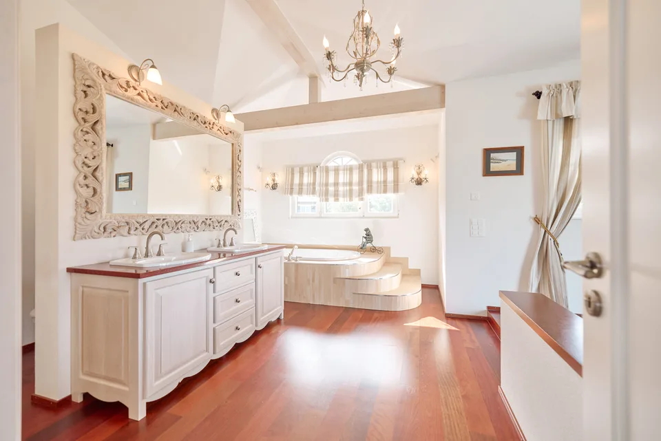 HOLIDAY FEELINGS: VILLA WITH A VIEW OF LAKE NEUENBURG