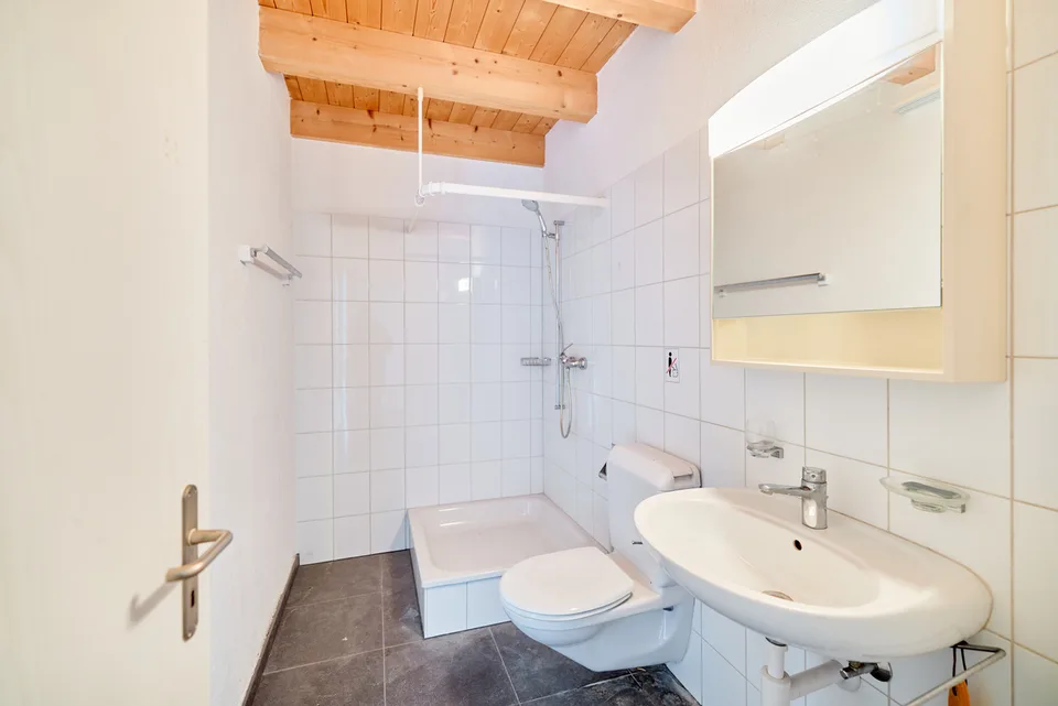 DIVERSE LOCATION: EXCLUSIVE FOR COMMERCIAL USE