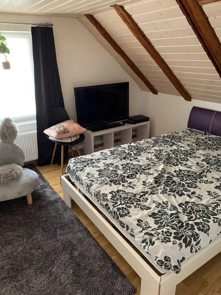 Charmantes Doppelhaushälfte mit 5,5 Zimmern in Fleurier – Foto 9 von 11