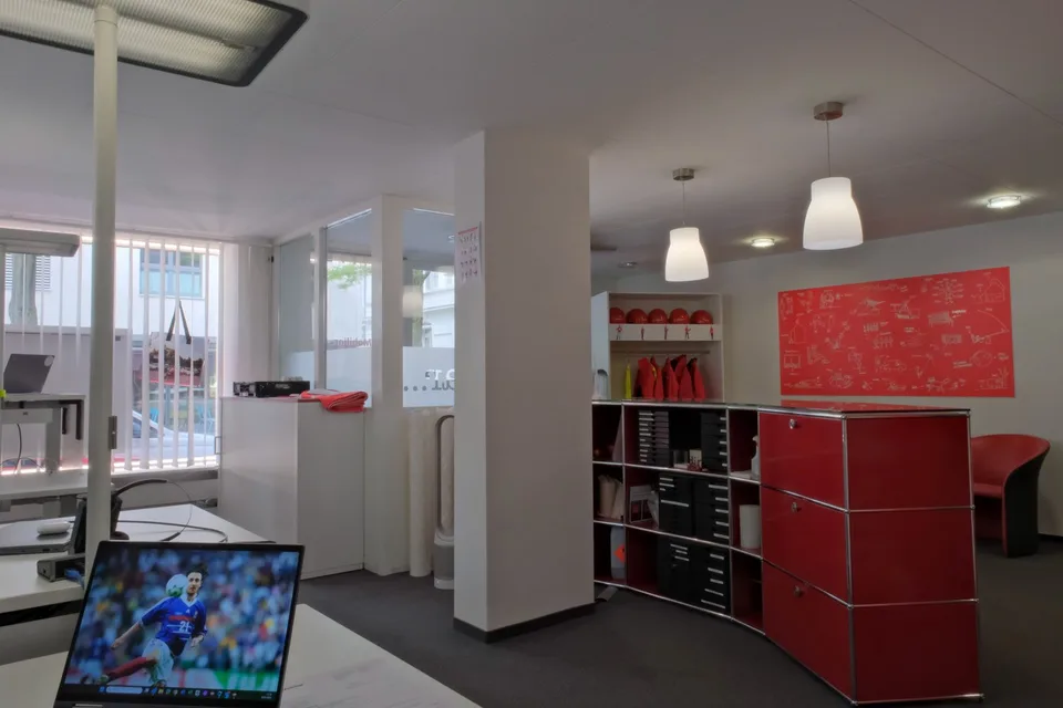 Retail space with shop windows directly at Burgdorf train station