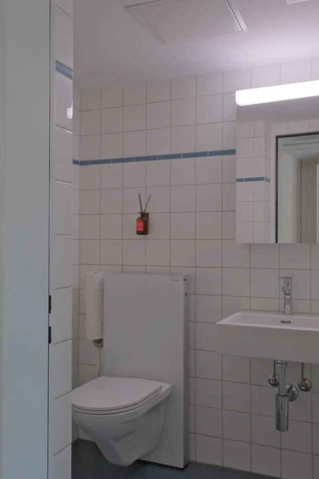 Retail space with shop windows directly at Burgdorf train station