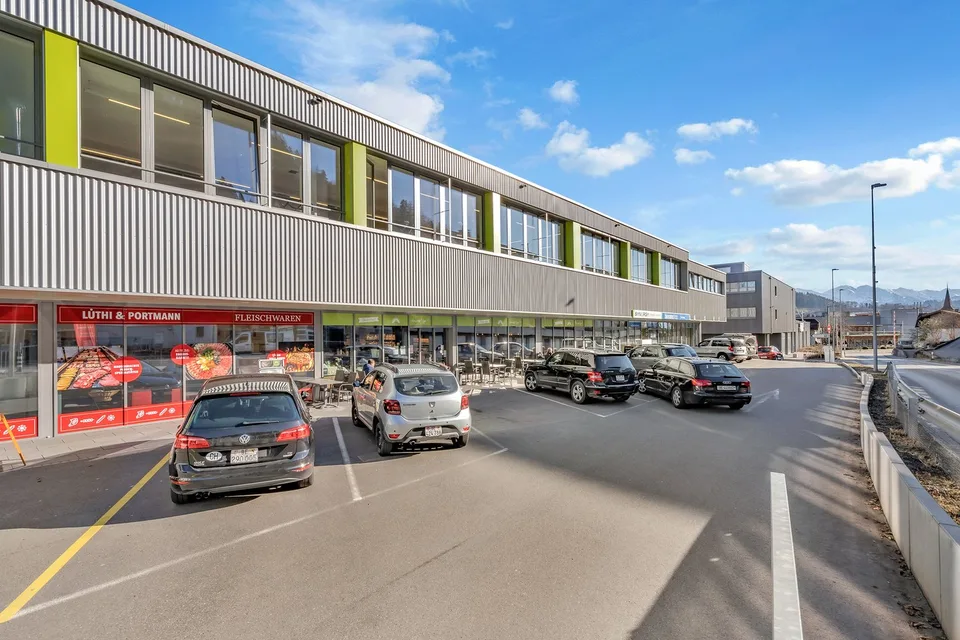 Ready-to-occupy retail spaces in prime location