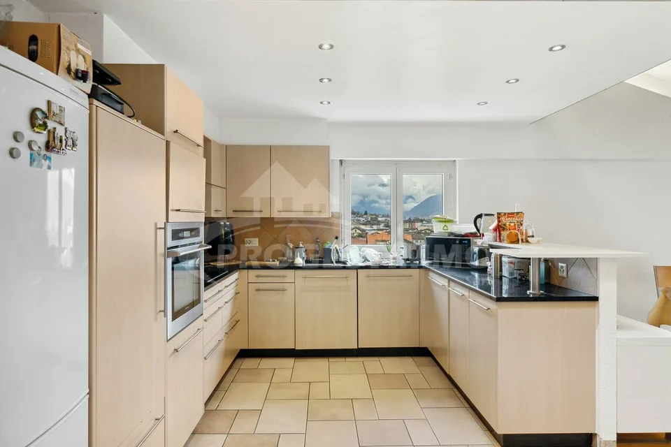 VERY BRIGHT AND SPACIOUS DUPLEX