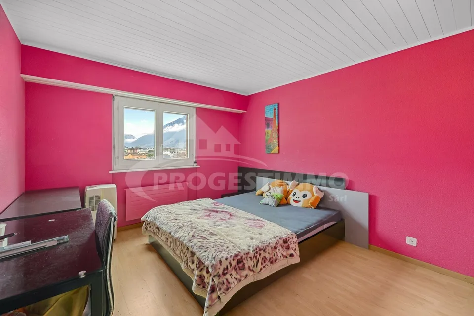 VERY BRIGHT AND SPACIOUS DUPLEX