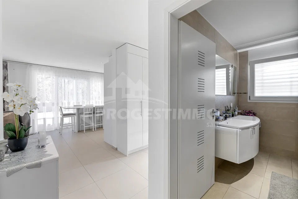 Schöne moderne Villa mit zwei Wohnungen – Foto 20 von 24