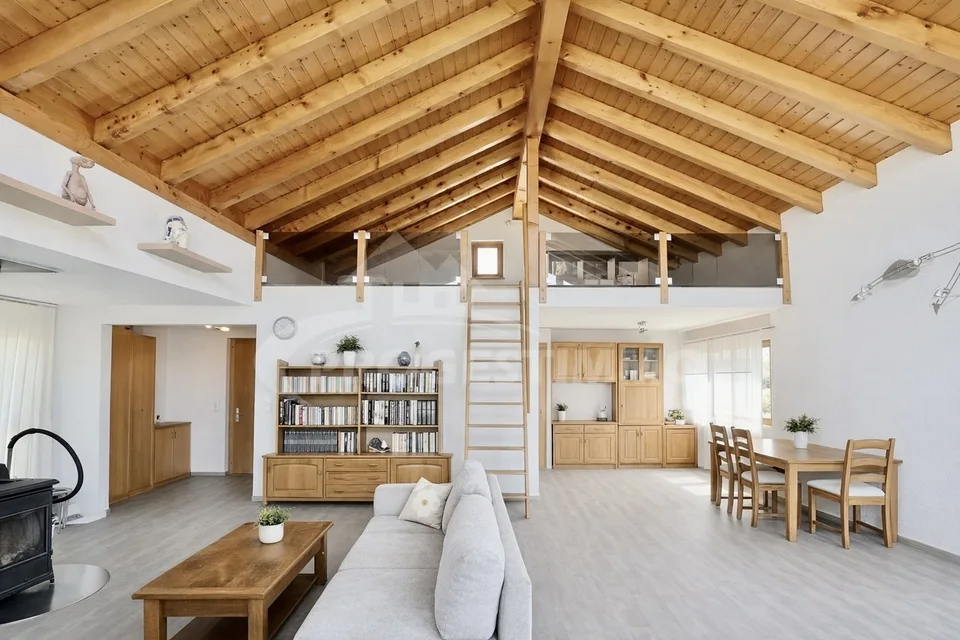 MAISON INDIVIDUELLE AVEC PANORAMA À COUPER LE SOUFFLE SUR LA PLAINE