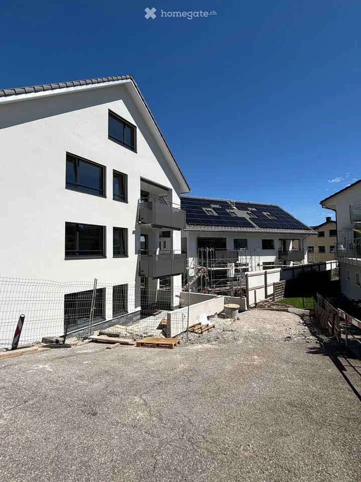 Moderne 1.5-Zimmer-Wohnung in Wollerau – Neubau mit Balkon und schöner Aussicht
