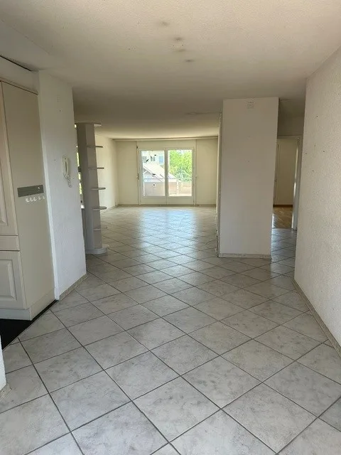 Beautiful 4.5-room apartment with 2 balconies, basement and parking space