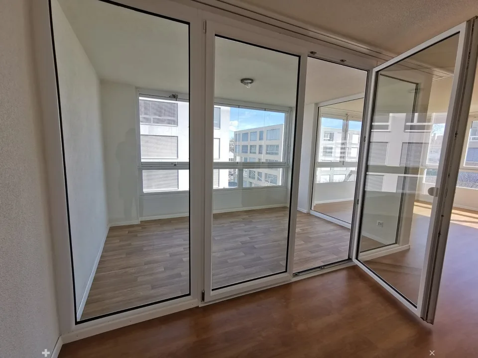 Bright 3.5-room apartment on the 4th floor with elevator and garage in Biel