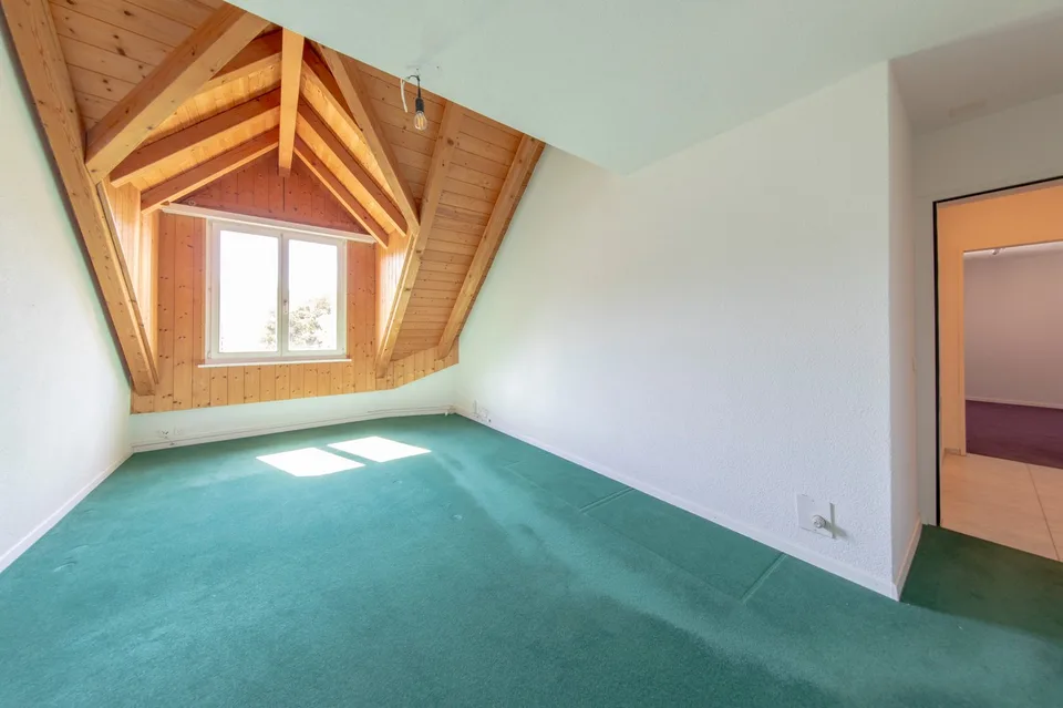 Charming 4.5-room apartment with fireplace and balcony in Freienstein-Teufen