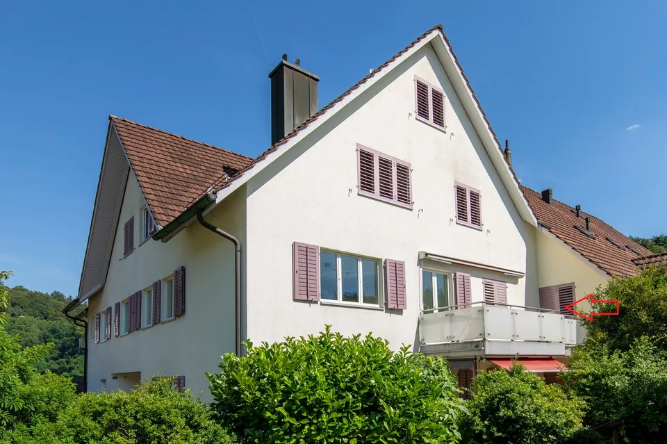 Charming 4.5-room apartment with fireplace and balcony in Freienstein-Teufen