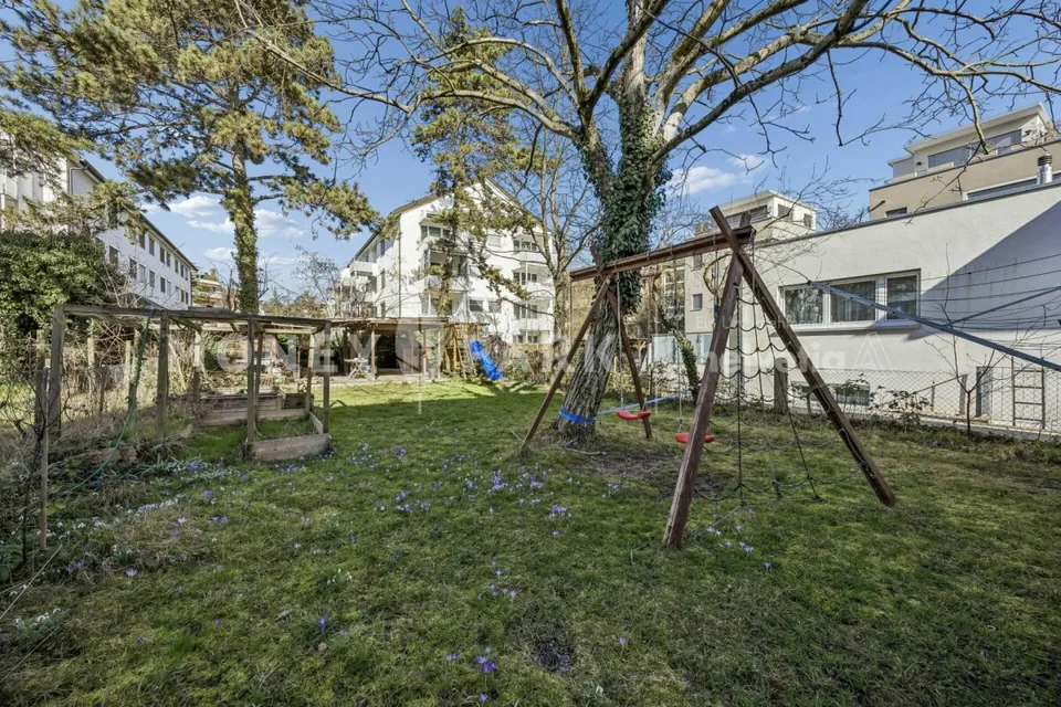 Well-maintained semi-detached house with garden