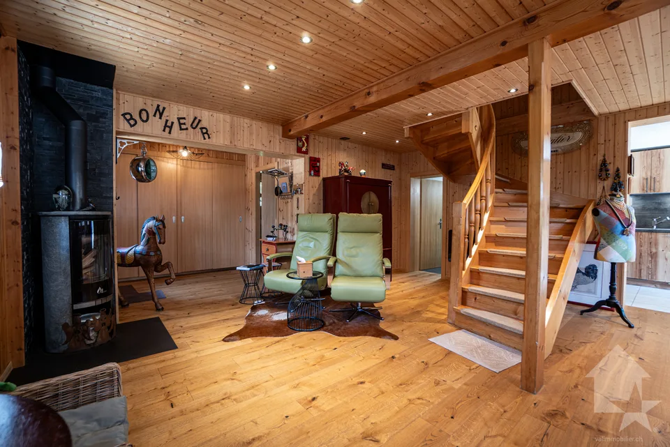 Charming chalet with lovely garden, double garage and stunning views